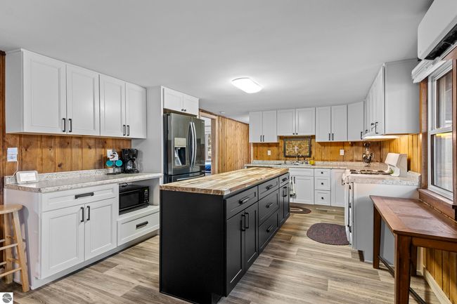 5354 E Shore Dr Ne, House other with 4 bedrooms, 2 bathrooms and null parking in Kalkaska MI | Image 5