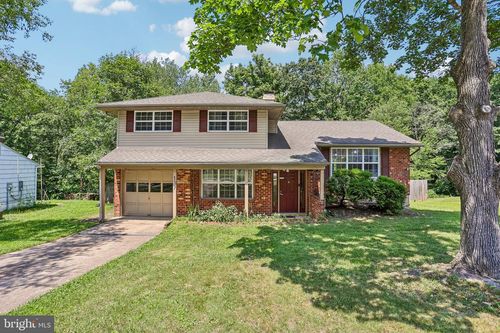 137 Woodshade Dr, Newark, DE, 19702-1413 | Card Image