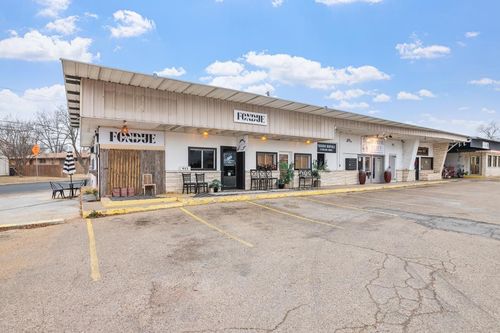 905 E Main St, Fredericksburg, TX, 78624-4818 | Card Image