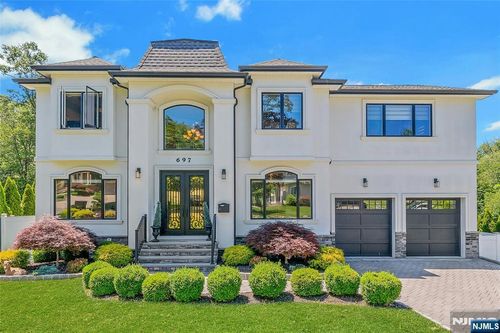 697 Terrace Dr, Paramus, NJ, 07652-4930 | Card Image