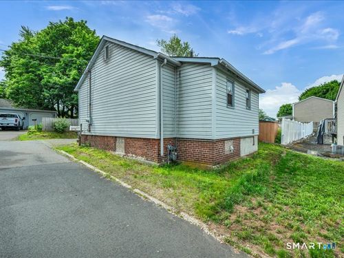 61 Maple Ave, Wallingford, CT, 06492-3513 | Card Image