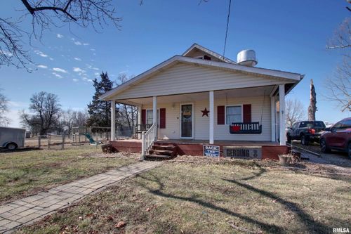 129 S High Street, Plainville, IL, 62365 | Card Image