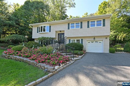 630 Van Emburgh Ave, Twp Washingtn, NJ, 07676-4113 | Card Image