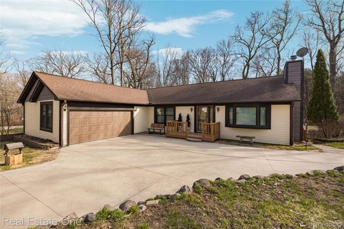 4921 Crestview Dr, Clarkston, MI, 48348-3951 | Card Image