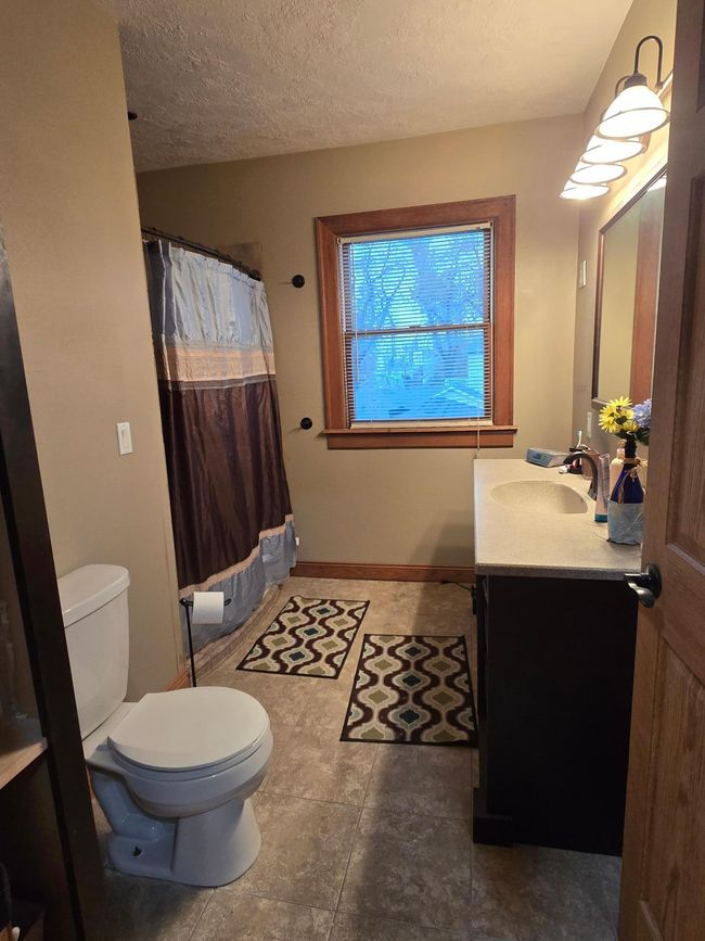Remodeled 3/4 bath | Image 31