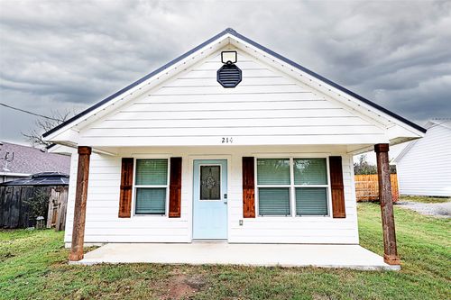 214 E Clay St, Bowie, TX, 76230-5533 | Card Image