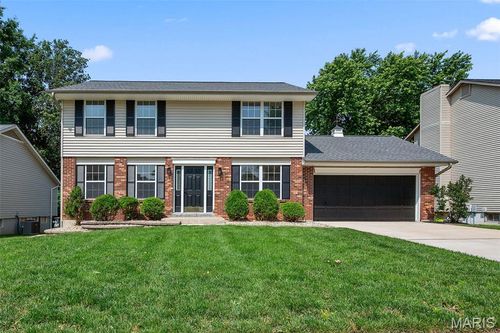 1323 Robertridge Dr, Saint Charles, MO, 63304-3418 | Card Image