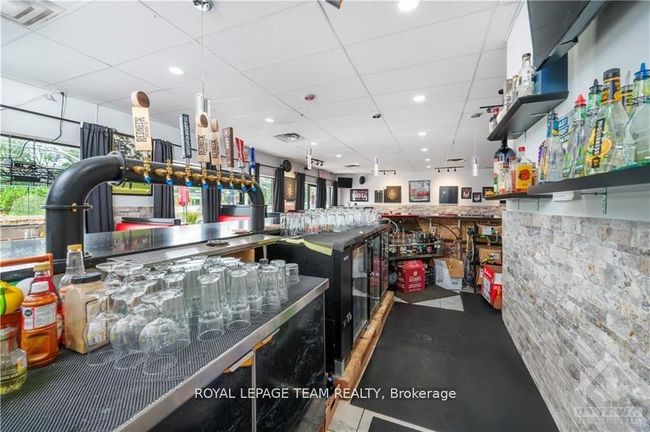 2858 Munster Rd, Home with 0 bedrooms, 0 bathrooms and null parking in Munster ON | Image 9