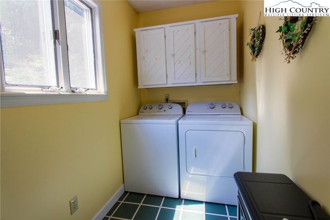 581 N Fork New River Rd, House other with 4 bedrooms, 3 bathrooms and null parking in Lansing NC | Image 25