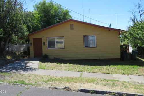 328-326 Jefferson St, Klamath Falls, OR, 97601-3172 | Card Image