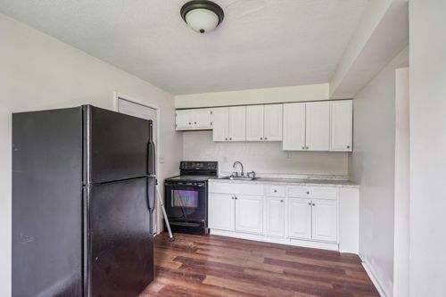 2315 Hiawatha Park Dr, Columbus, OH, 43211-2035 | Card Image