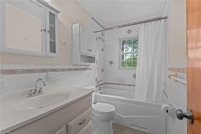 Bathroom | Image 24