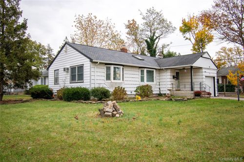 650 Bryant St, East Meadow, NY, 11554-5144 | Card Image