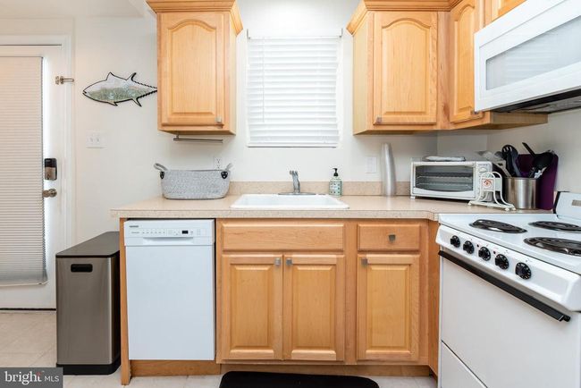 UNIT-106 - 2207 Surf Ave, Townhouse with 1 bedrooms, 2 bathrooms and null parking in North Wildwood NJ | Image 9