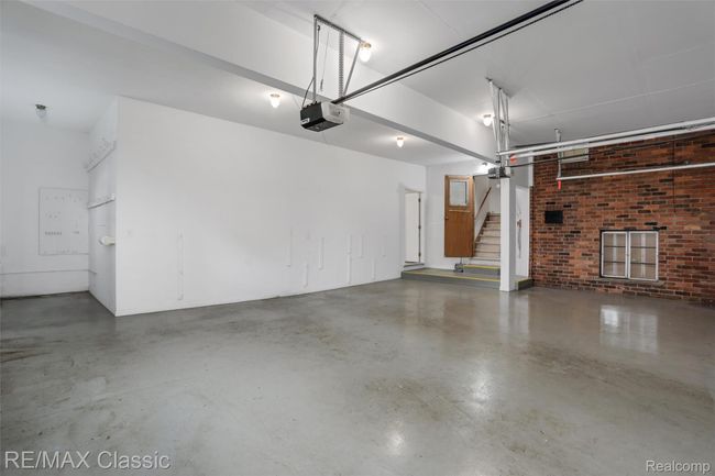 Oversized attached 3 car garage | Image 25