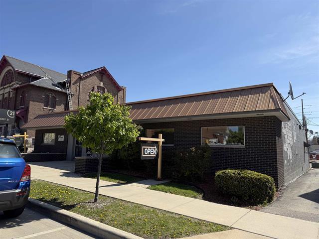 215 N Spring St, Beaver Dam, WI 53916