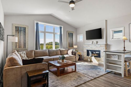 821 Vineyard Ct, CAMBRIDGE, WI, 53523-9101 | Card Image