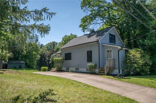 2892 Hayne Rd, Akron, OH, 44312-5056 | Card Image