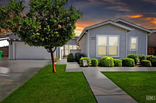 9108 Manor Forest Ln, Shafter, CA, 93263-9438 | Card Image