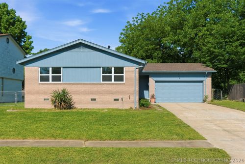 320 N Cedar St, Owasso, OK, 74055-2824 | Card Image