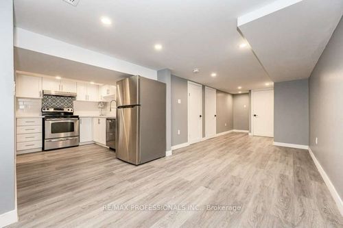 lower-15 Wexford Ave N, Hamilton, ON, L8H4M2 | Card Image