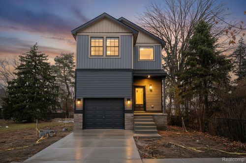 8475 Stout Ave, Warren, MI, 48093-4469 | Card Image