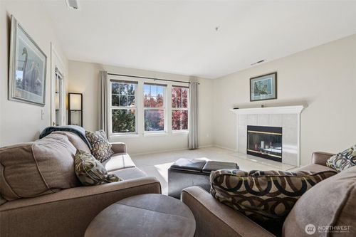 apt-207-4109 224th Ln Se, Issaquah, WA, 98029-6268 | Card Image