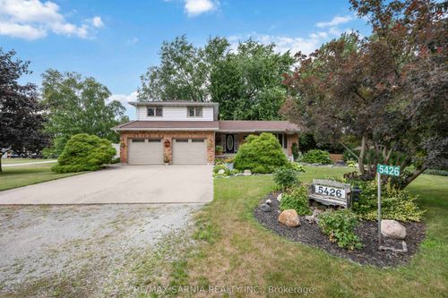 5426 Lake Valley Grove Rd, Lambton Shores, ON, N0N1J7 | Card Image