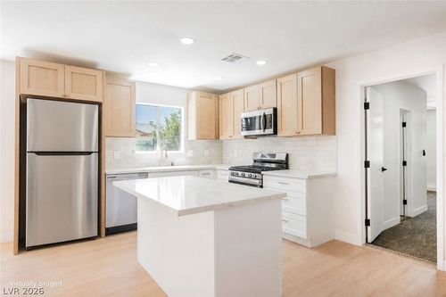 35 Hickory St, Las Vegas, NV, 89110-4769 | Card Image