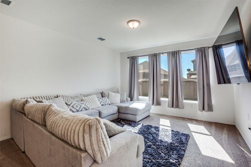 211 Pitkin Dr, Lockhart, TX, 78644-3857 | Card Image