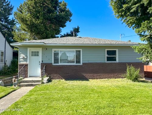 609 W 5th St, Grandview, WA, 98930-1224 | Card Image