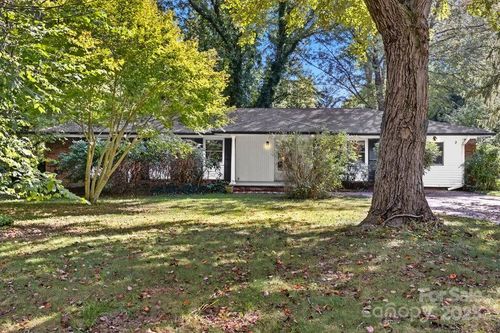 2 Fernbrook Pl, Asheville, NC, 28804-1816 | Card Image