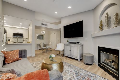 unit-2923-950 Seven Hills Dr, Henderson, NV, 89052-4309 | Card Image