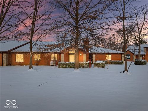 9302 Oak Run Cir, Indianapolis, IN, 46260-5138 | Card Image