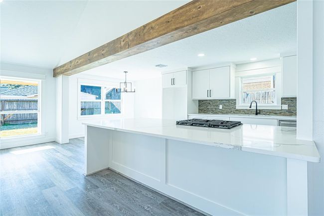 8006 17 Th Green Dr, House other with 3 bedrooms, 2 bathrooms and 2 parking in Humble TX | Image 10
