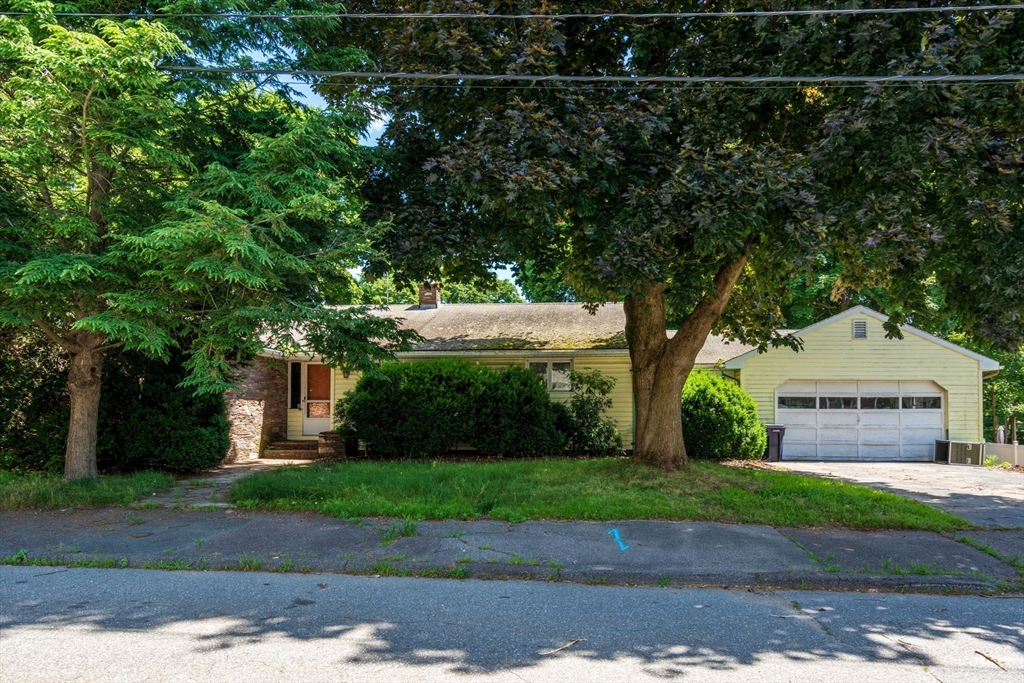 Fairview Ave, Lynnfield, MA 01940