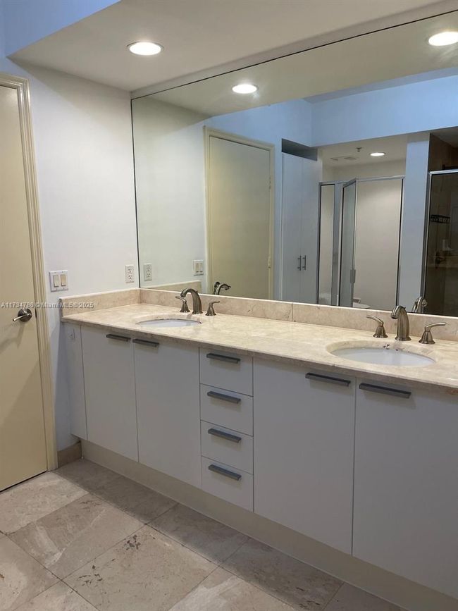 APT-1103 - 15051 Royal Oaks Ln, Condo with 3 bedrooms, 3 bathrooms and null parking in North Miami FL | Image 7