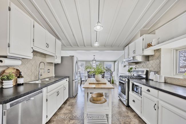 7913 Main St, House other with 3 bedrooms, 2 bathrooms and 4 parking in Adjala Tosorontio ON | Image 8