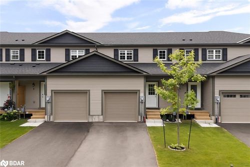 8 Nicole Park Pl, Bracebridge, ON, P1L0C8 | Card Image