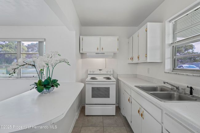 Kitchen | Image 11
