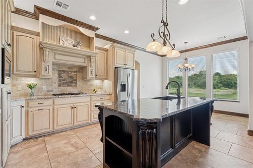 6301 Valley View Rd, Edmond, OK, 73034-8572 | Card Image