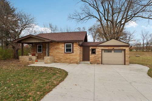 302 Eagle Lake Ave, Mukwonago, WI, 53149-1160 | Card Image