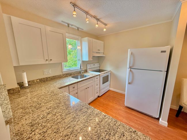 Kitchen | Image 12