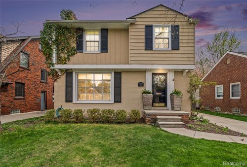 32240 Auburn Dr, Beverly Hills, MI, 48025-4233 | Card Image