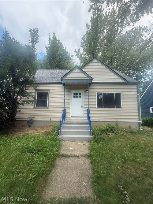 821 Cree Ave, Akron, OH, 44305-1201 | Card Image