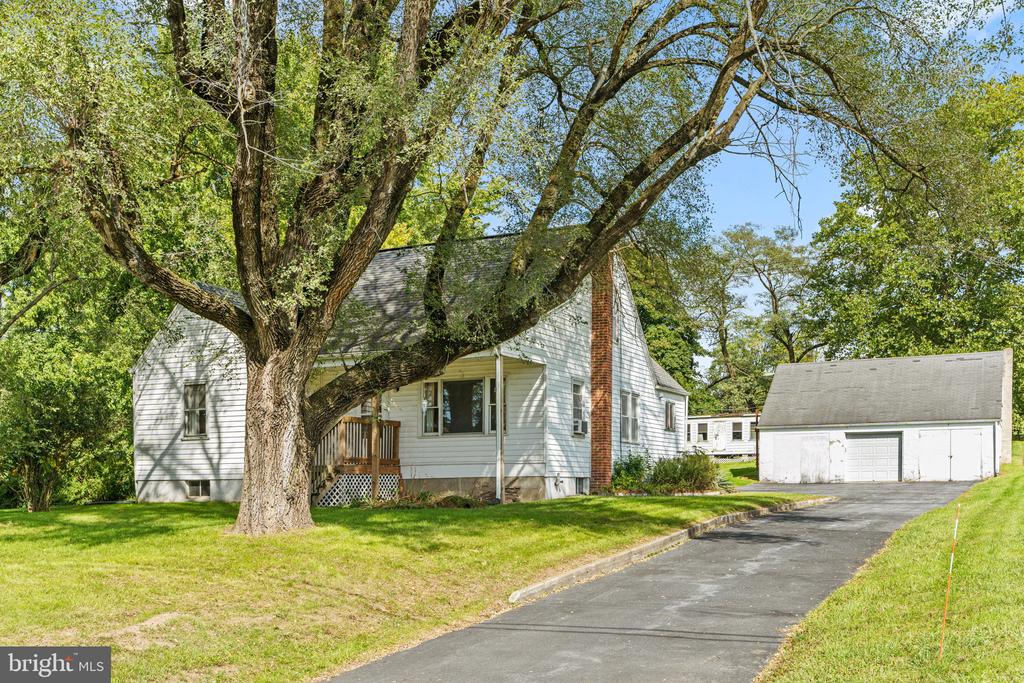 Waltonville Rd, Hummelstown, PA 17036