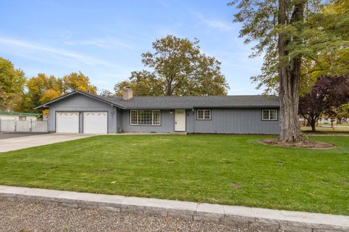 3220 Freeland Rd, Central Point, OR, 97502-1407 | Card Image