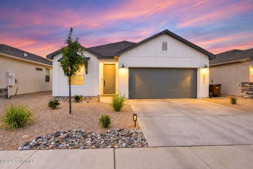 1013 Stirling Ln, Las Cruces, NM, 88012-8109 | Card Image