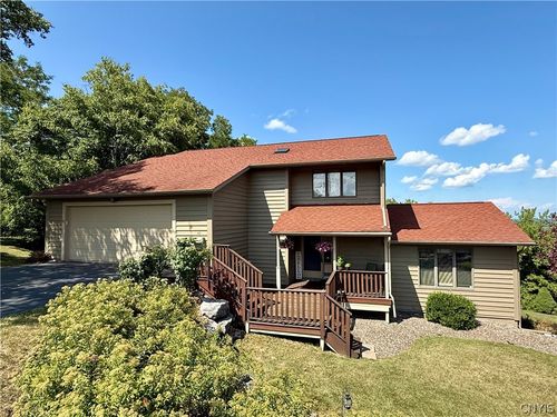 43 Heritage Cir, Syracuse, NY, 13209-1707 | Card Image