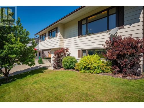 910 8th Street, Montrose, BC, V0G1P0 | Card Image